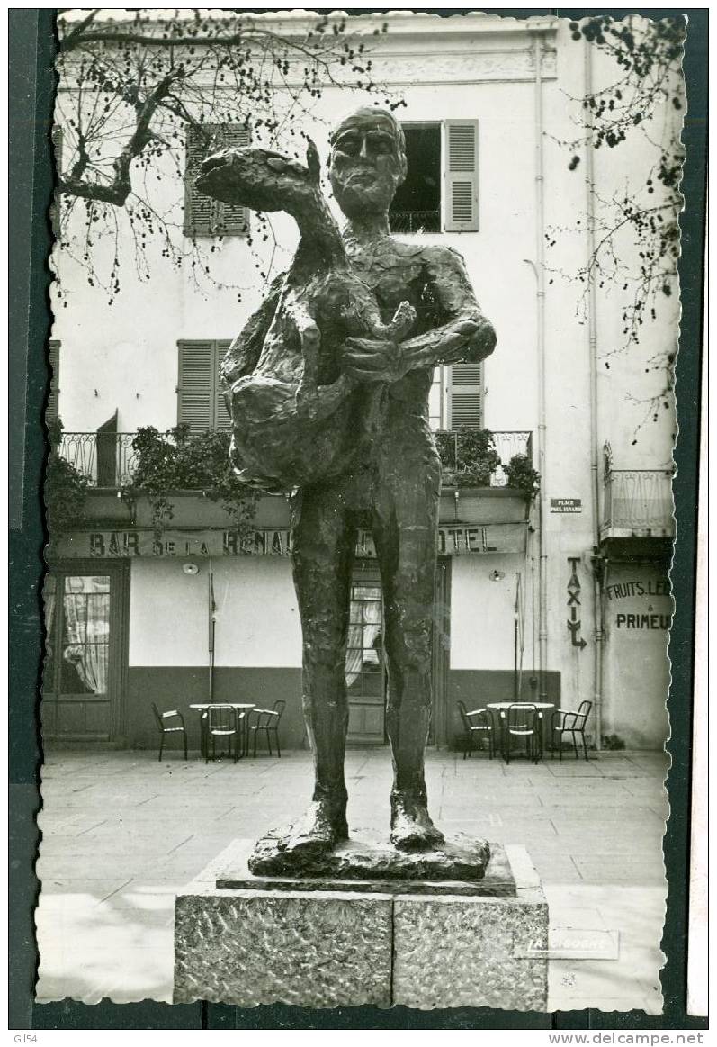 Vallauris - L'homme Au Mouton De Picasso  Daté Au Dos En Aout 1957 Rk142 - Sculptures