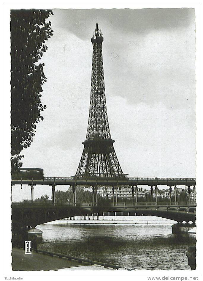 VEND BELLE PHOTO - CP , TOUR EIFFEL + VIGNETTE , 1 JUILLET 1947 (a) , FRAIS DE PORT : 1,5 EURO - Photos