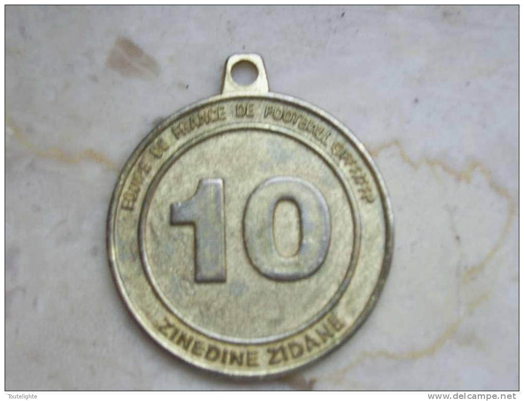 1 Médaille  FOOT   NUTELLA   ZINEDINE  ZIDANE    N°10   ...équipe De France... - Nutella