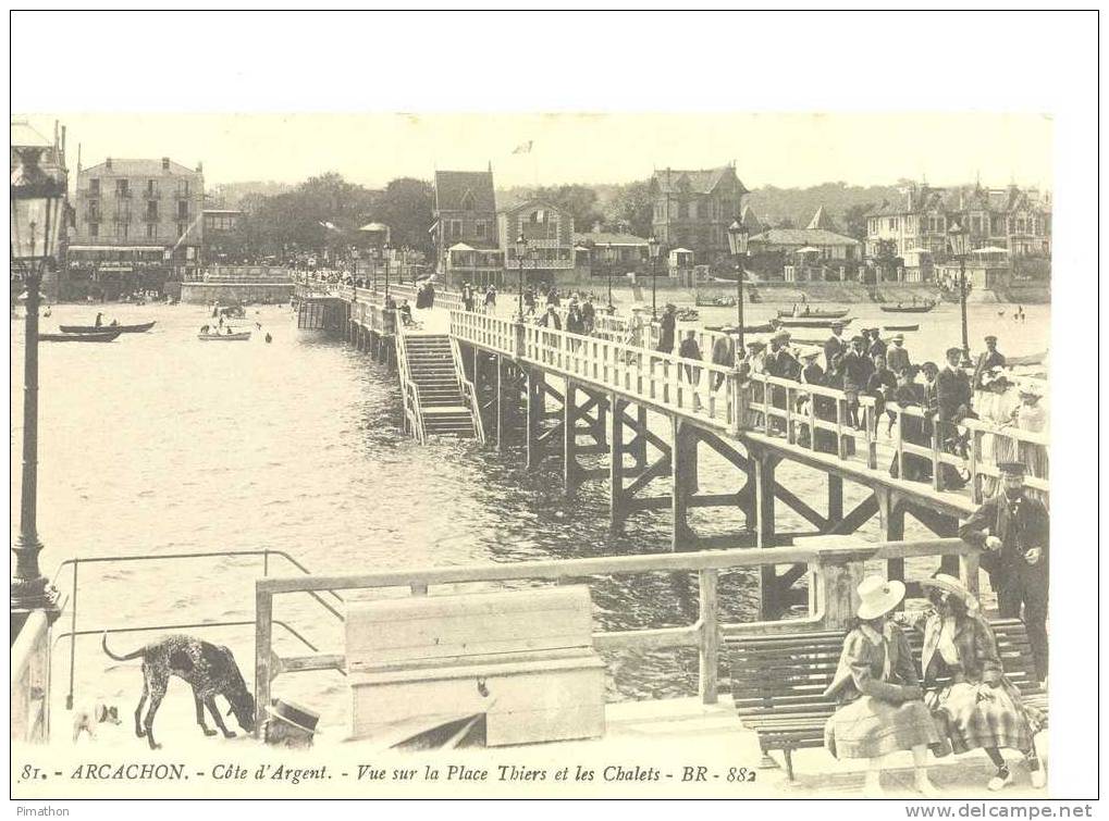 ARCACHON - Vue Sur La Place Thiers Et Les Chalets, Trés Bon état ( Voir Scan )belle Animation - Arcachon