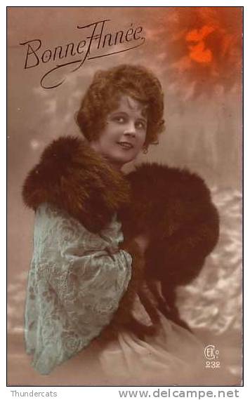 RPPC REAL PHOTO POSTCARD BEAUTIFUL FASHION LADY POSING ** JOLIE FEMME ELEGANTE MODE - Donne