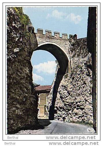 CPM 30 ARAMON - Le Pont Du Chateau - Aramon