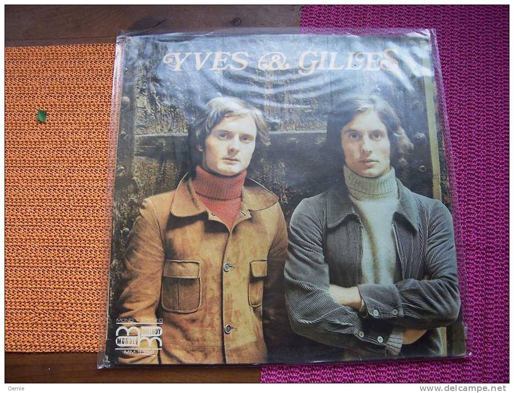 YVES  &  GILLES  °  AUTOGRAPHE SUR DISQUE VINYLE  33 TOURS  LE 26 /4 /76 - Autógrafos