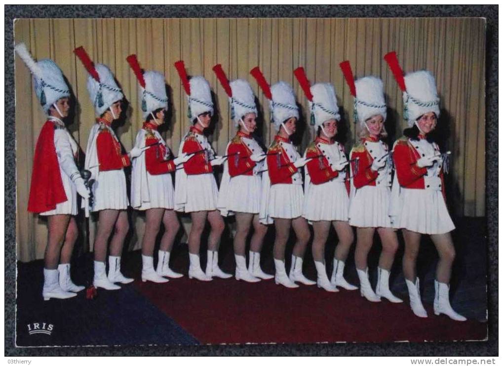 CPSM 59 - MAUBEUGE - LES MAJORETTES - Non Ecrite - - Maubeuge