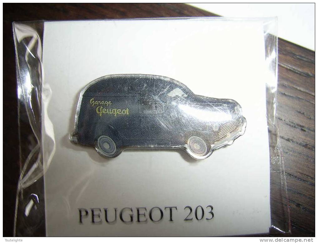 Pin´s       PEUGEOT  203 - Peugeot