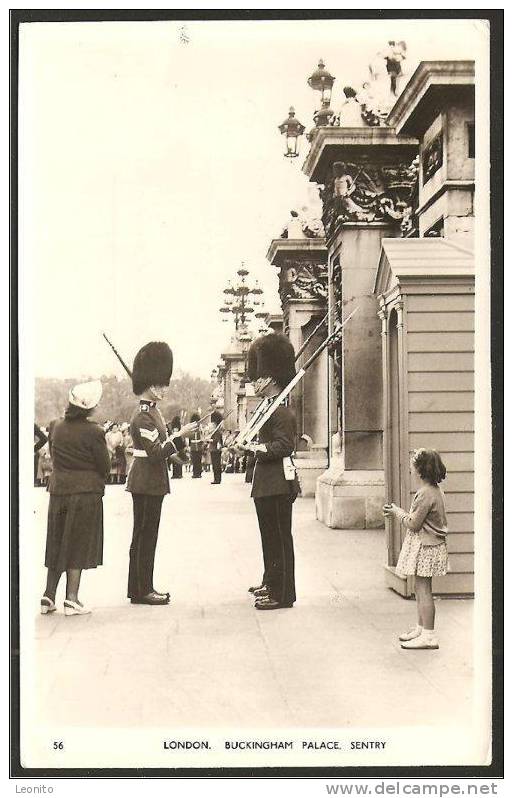 London Buckingham Palace Sentry 1959 - Buckingham Palace