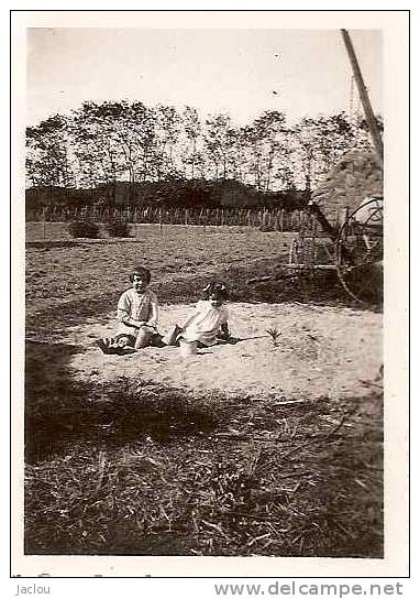 PHOTO DE MAI 1939 ENFANTS JOUANT AU SABLE  REF 20623 - Non Classificati