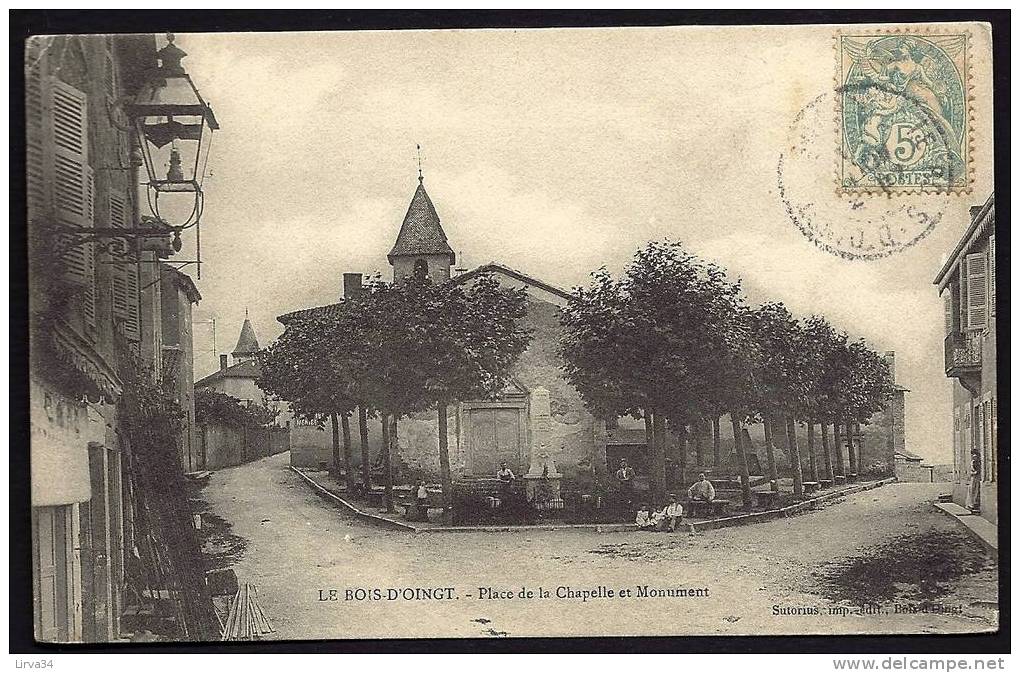 CPA  ANCIENNE- FRANCE- LE BOIS-D'OINGT (69)- PLACE DE LA CHAPELLE ET MONUMENT AUX MORTS- BELLE ANIMATION GROS PLAN - Le Bois D'Oingt