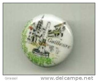 PIN´S PORCELAINE GUILLESTRE HAUTES ALPES COLORGAM´S - Villes