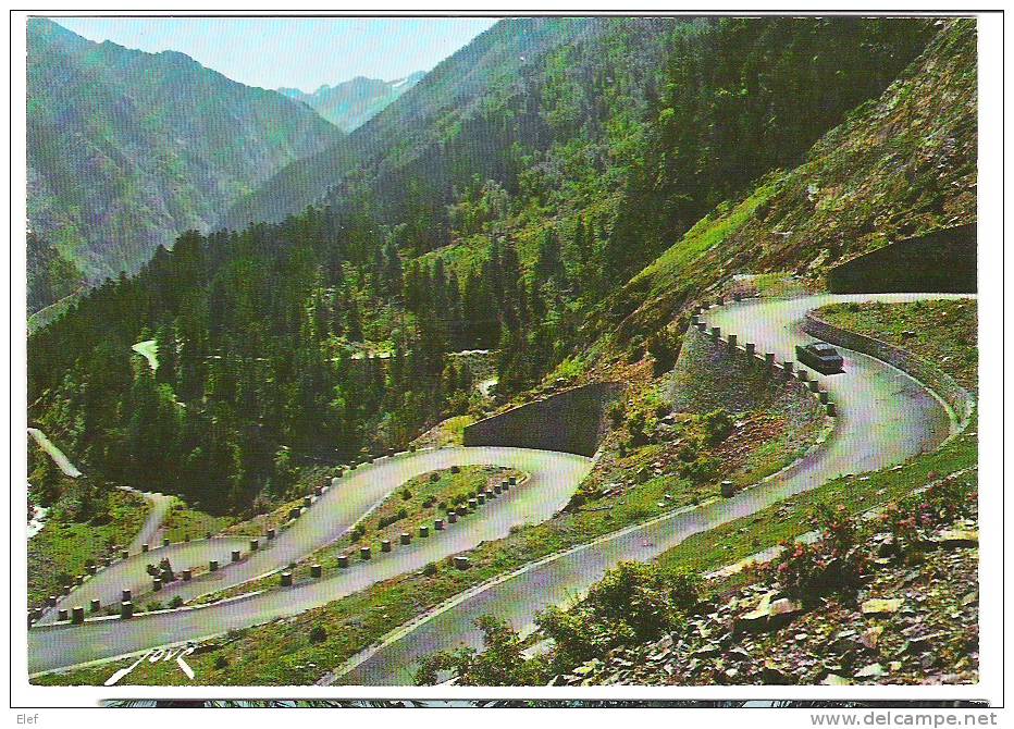 Vallée D´Aure ( Hautes-Pyrénées) Descente De CAP De LONG à FABIAN : Le "Triple 8 " ;Peugeot  404  ; TB - Vielle Aure