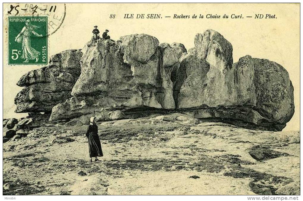 29 . ILE DE SEIN . ROCHERS DE LA CHAISE DU CURE . - Ile De Sein