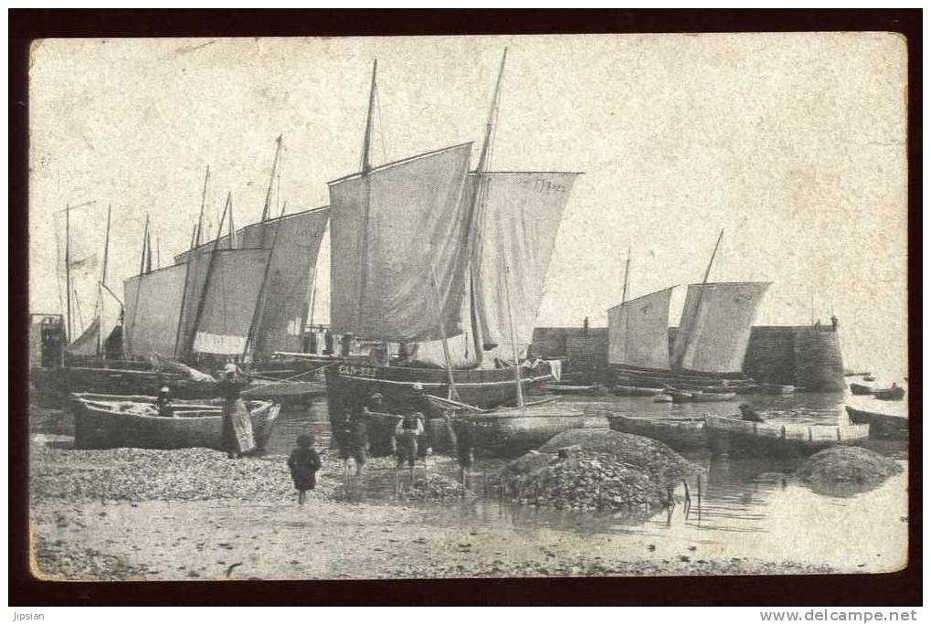 Cpa  Du 35 Cancale Bateaux Huîtres  ABE23 - Cancale