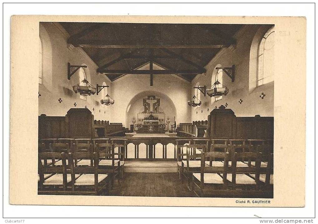Yerres (91) : L'intérieur De La Chapelle Du Couvent Des Auxiliaristes De La Charité Env 1950. - Yerres