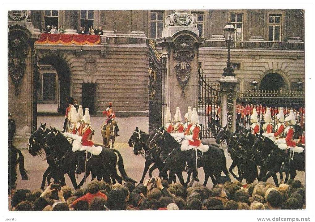 The Life Gurards Riding Past H.M. The Queen At Buckingham Palace 1969 - Buckingham Palace