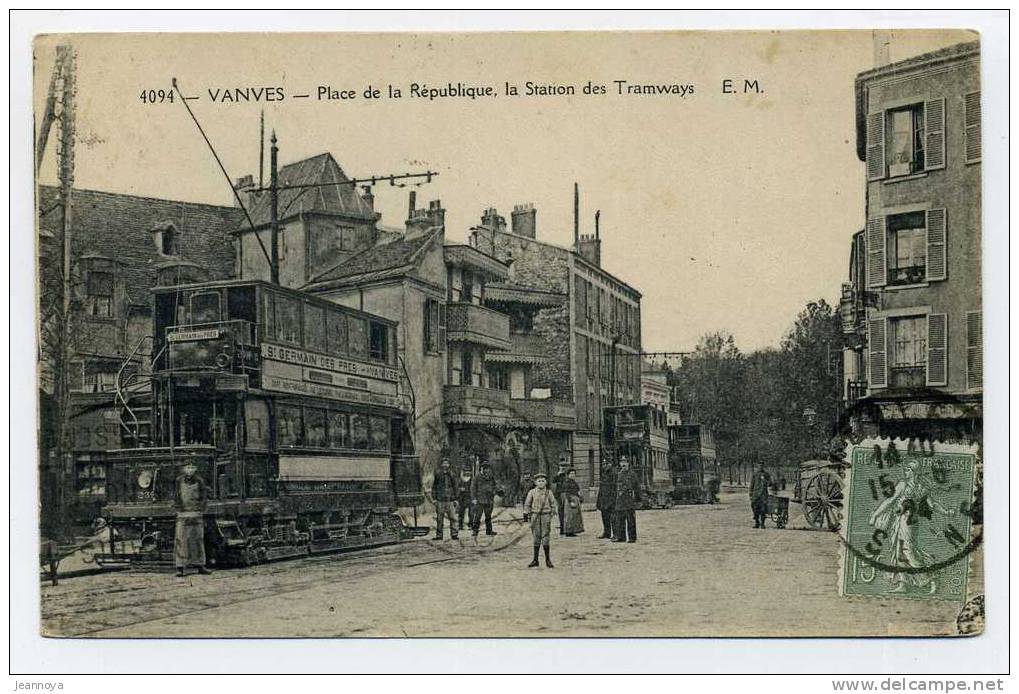 HAUTS DE SEINE - VANVES - Place De La République , Station De Tramways - SUP ET RARE - Vanves