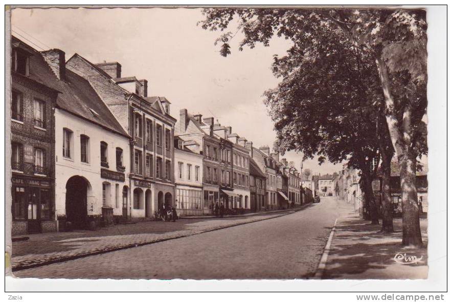 76.488/ST SAËNS - Rue Du 31 Août 1944 (cpsm) - Saint Saens