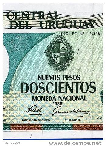 PAIRE BILLETS MONNAIE NEUFS URUGUAY AMERIQUE SUD 200 NUEVOS PESOS BANCO CENTRAL 3 SIGNATURES N°15885287 et 286 J E RODO
