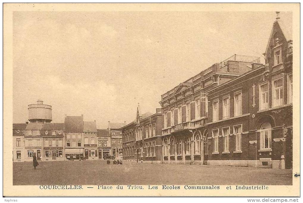 COURCELLES : Place Trieu - Ecoles Communales Et Industrielle - RARE CPA - Maison Servais Courcelles - Cachet Poste 1945 - Charleroi