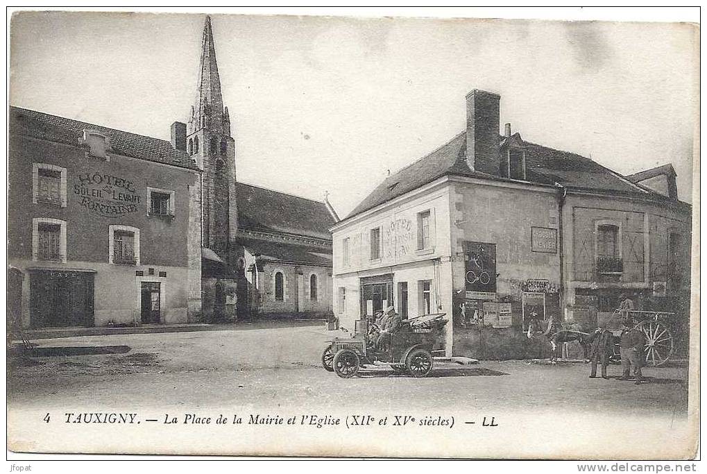 37 Indre Et Loire  -  TAUXIGNY  La Place De La Mairie Et .... - Otros & Sin Clasificación