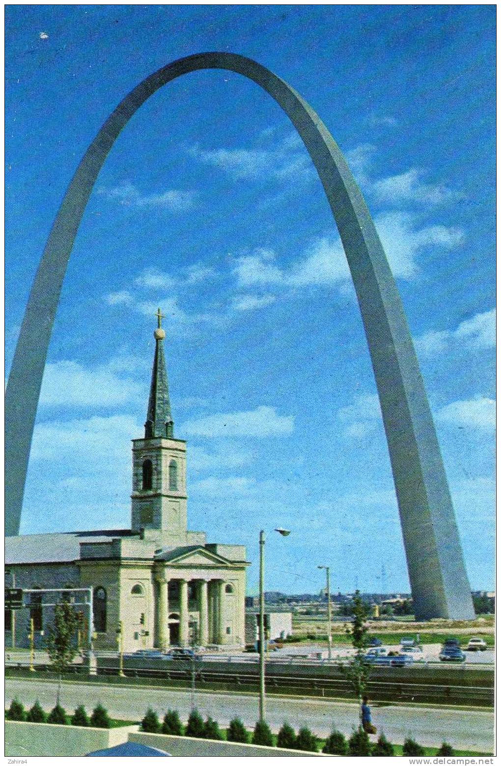 The Gatheway Arch And The Old Cathedrale - St Louis , Mo - St Louis – Missouri
