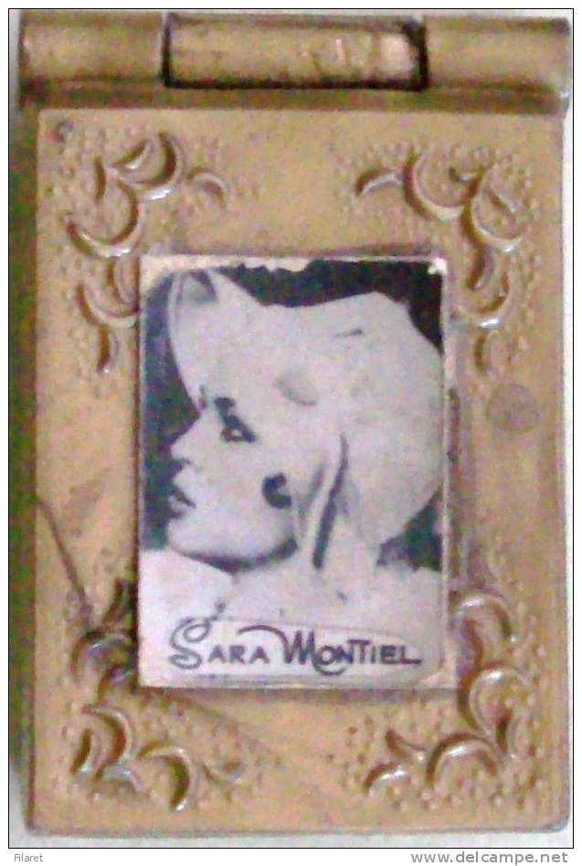 SARA MONTIEL,PLASTIC FRAME,MINI-BOOKLET,7 IMAGES - Berühmtheiten