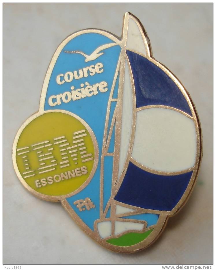 Pin´s IBM Bateau Voilier Course Catamaran .essonnes - Informatique