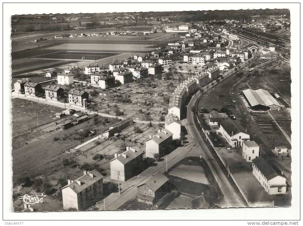 Venarey-Les Laumes (21) : Vue Aérienne Sur Les Nouveaux Lotissements Prèsn De La Gare Env 1959 (animée). - Venarey Les Laumes