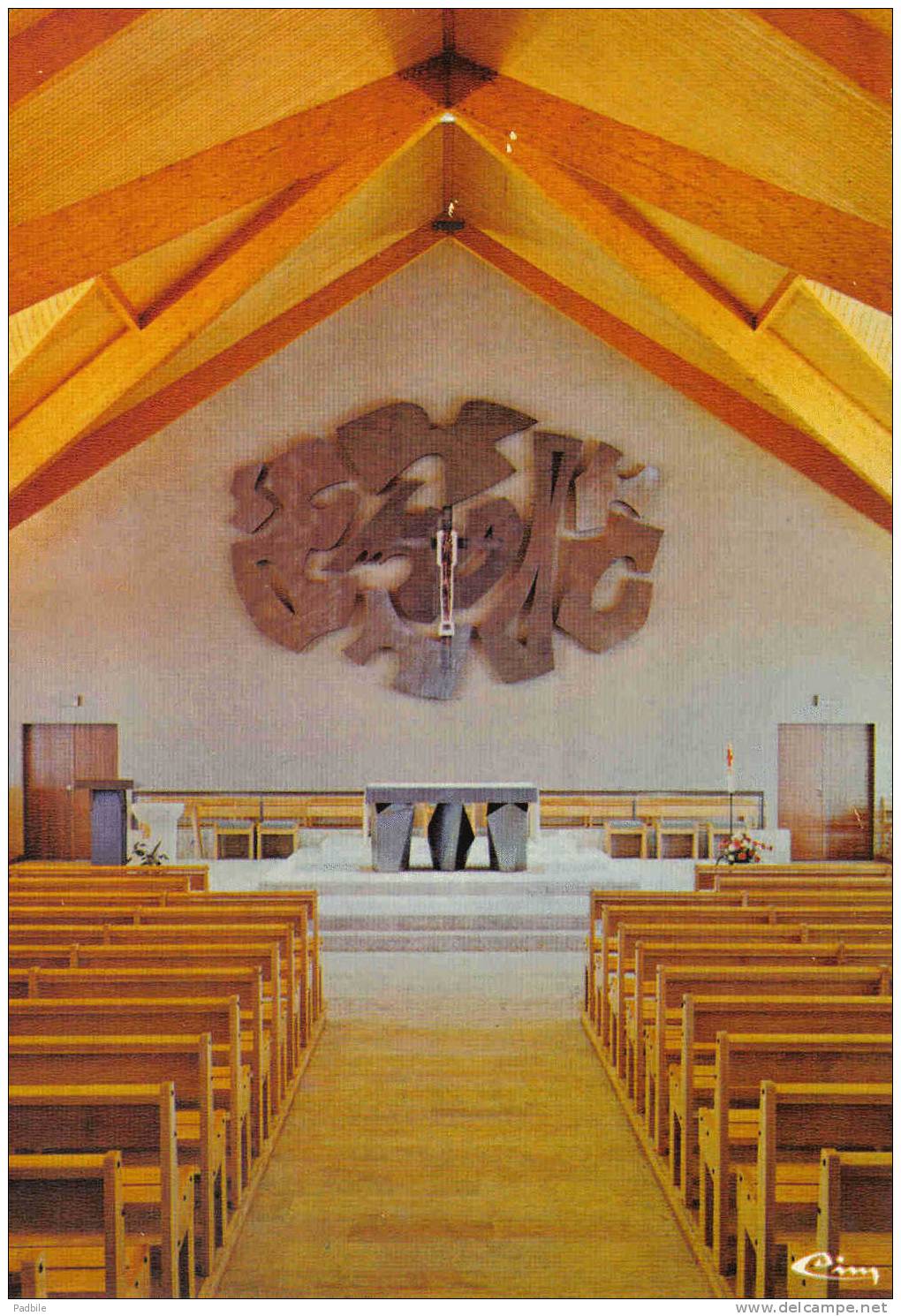 Carte Postale 76. Canteleu  Cité Rose  Intérieur De L´église  St-Jean  Crucifix Et Autel De Tolmer Trés Beau Plan - Canteleu