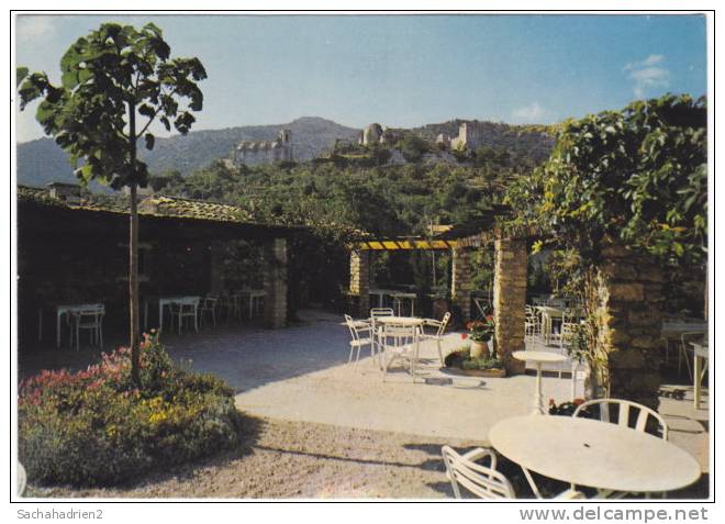 84. Cpsm. Gf. OPPEDE-LE-VIEUX. L'ancienne Cité Romaine Vue De La Terrasse Du Gîte. 618 - Oppede Le Vieux