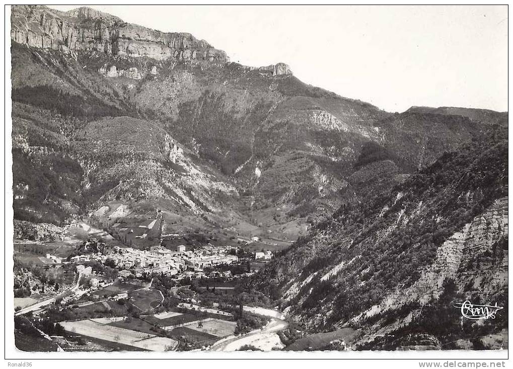 CP 26 CHATILLON En DIOIS Vue Panoramique Aérienne Et Les Monts Glandasse Vallée Du Bez Bois  , Maison , Montagne - Châtillon-en-Diois