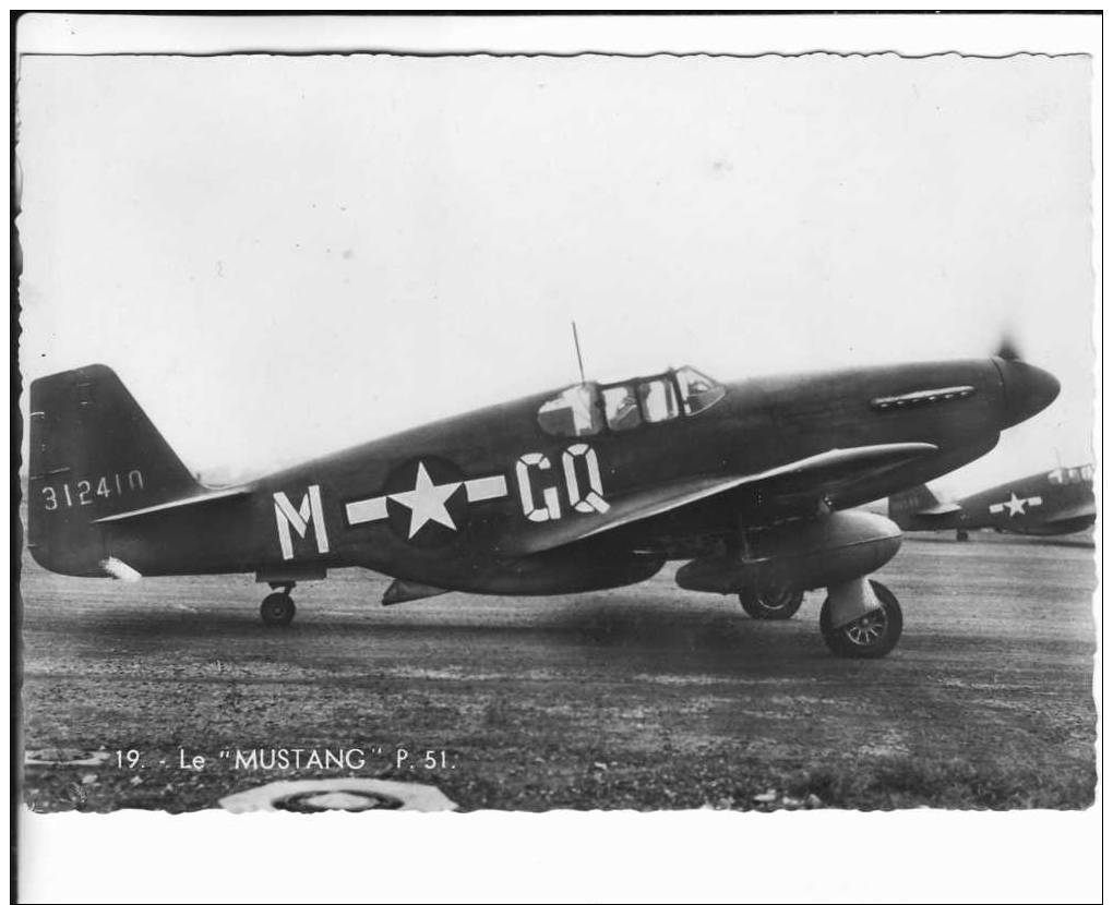 CPSM Dentelée En NB Représentant L´ Avion De Chasse Américain "Le MUSTANG  P. 51"  //  TBE - 1939-1945: 2ème Guerre