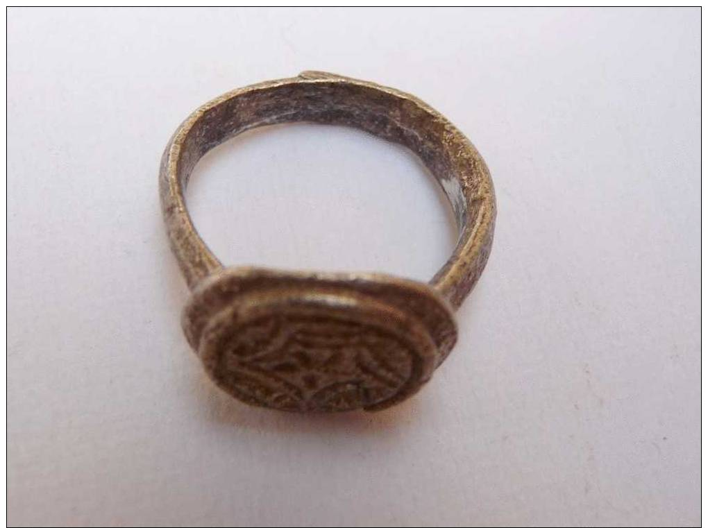 Antique Bague Romaine En Bronze - Very Ancient Roman Bronze Ring - Arqueología