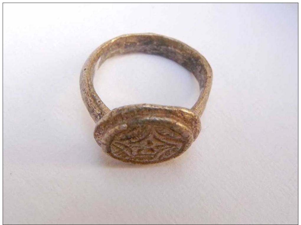 Antique Bague Romaine en bronze - Very ancient Roman Bronze Ring