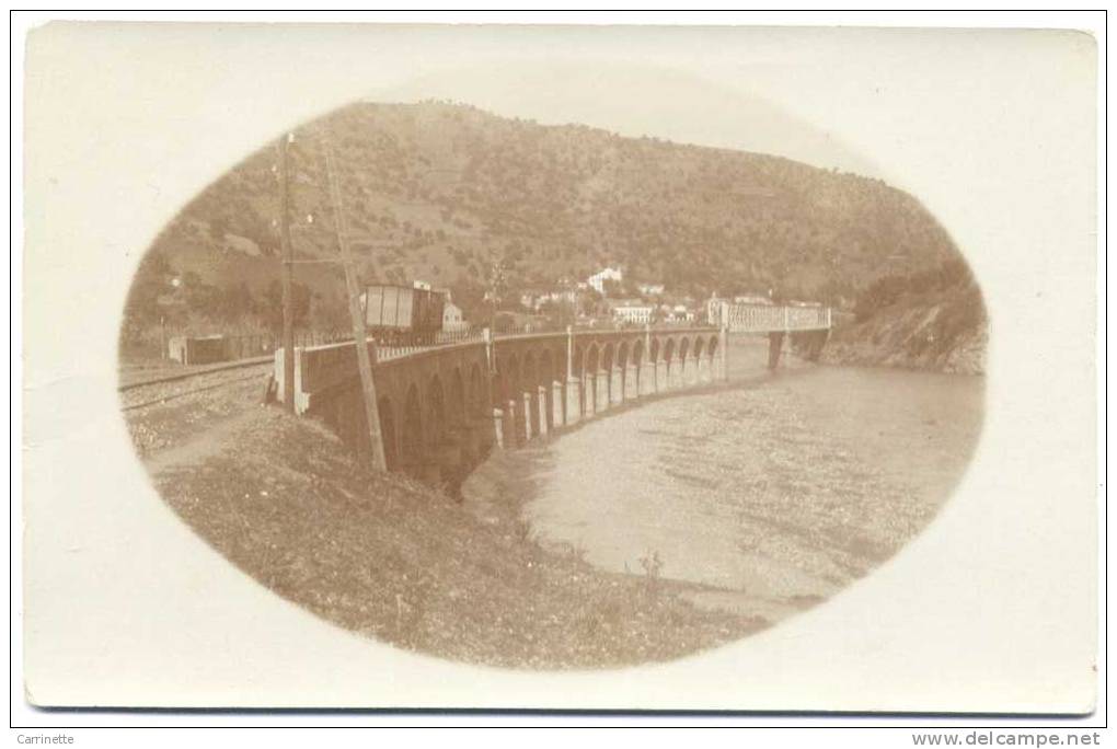 CARTE PHOTO - Pont De Fer Et Wagon Sur Une Rivière - Structures