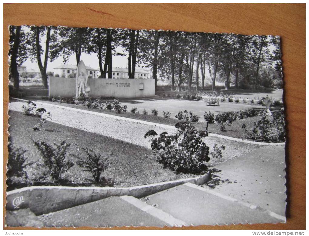 CPA-C---- 68 - HUNINGUE - Le Monument Aux Morts (CAP) - Huningue