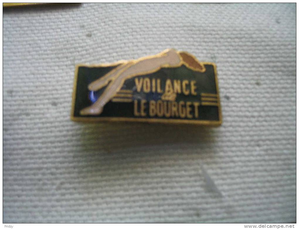 Pin´s Pin Up, Voilance De "LE BOURGET" - Pin-ups