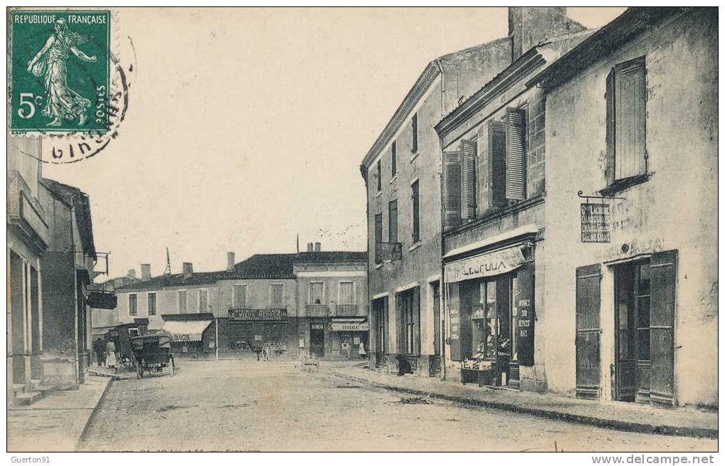 CPA (33)   LESPARRE  /  Place Marcadieu - - Lesparre Medoc