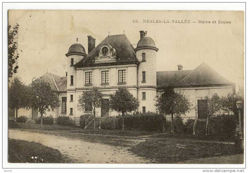 NESLES LA VALLEE. - Mairie Et Ecoles - Nesles-la-Vallée