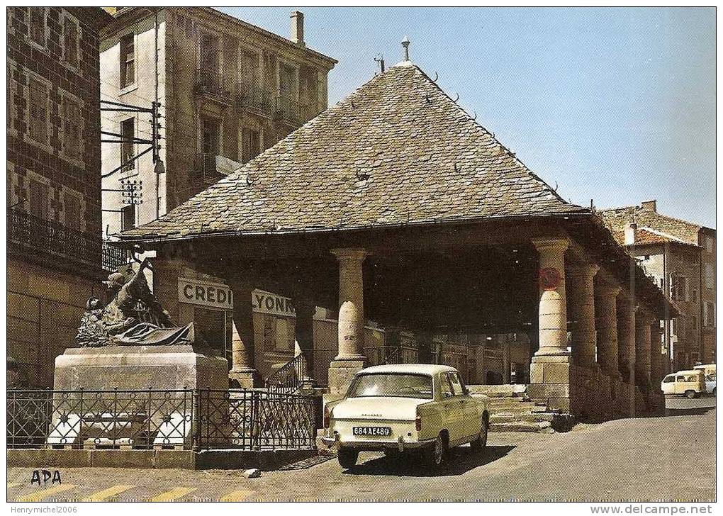 Lozère - Langogne , La Halle Le Crédit Lyonnais Et Le Monument Aux Morts - Langogne