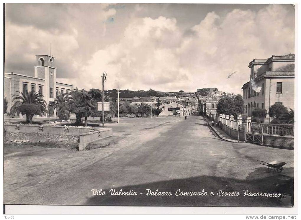 VIBO VALENTIA  - PALAZZO COMUNALE - B/N VIAGGIATA  1958 - ANIMATA - Vibo Valentia