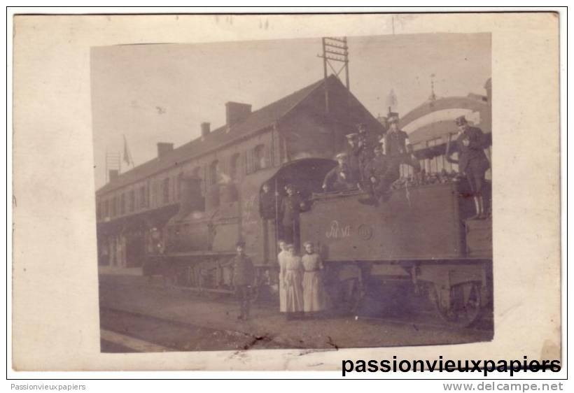 CARTE PHOTO ALLEMANDE KINKEMPOIS  LA GARE   LOCOMOTIVE & TENDER   14/18  (ANGLEUR LIEGE) - Liege