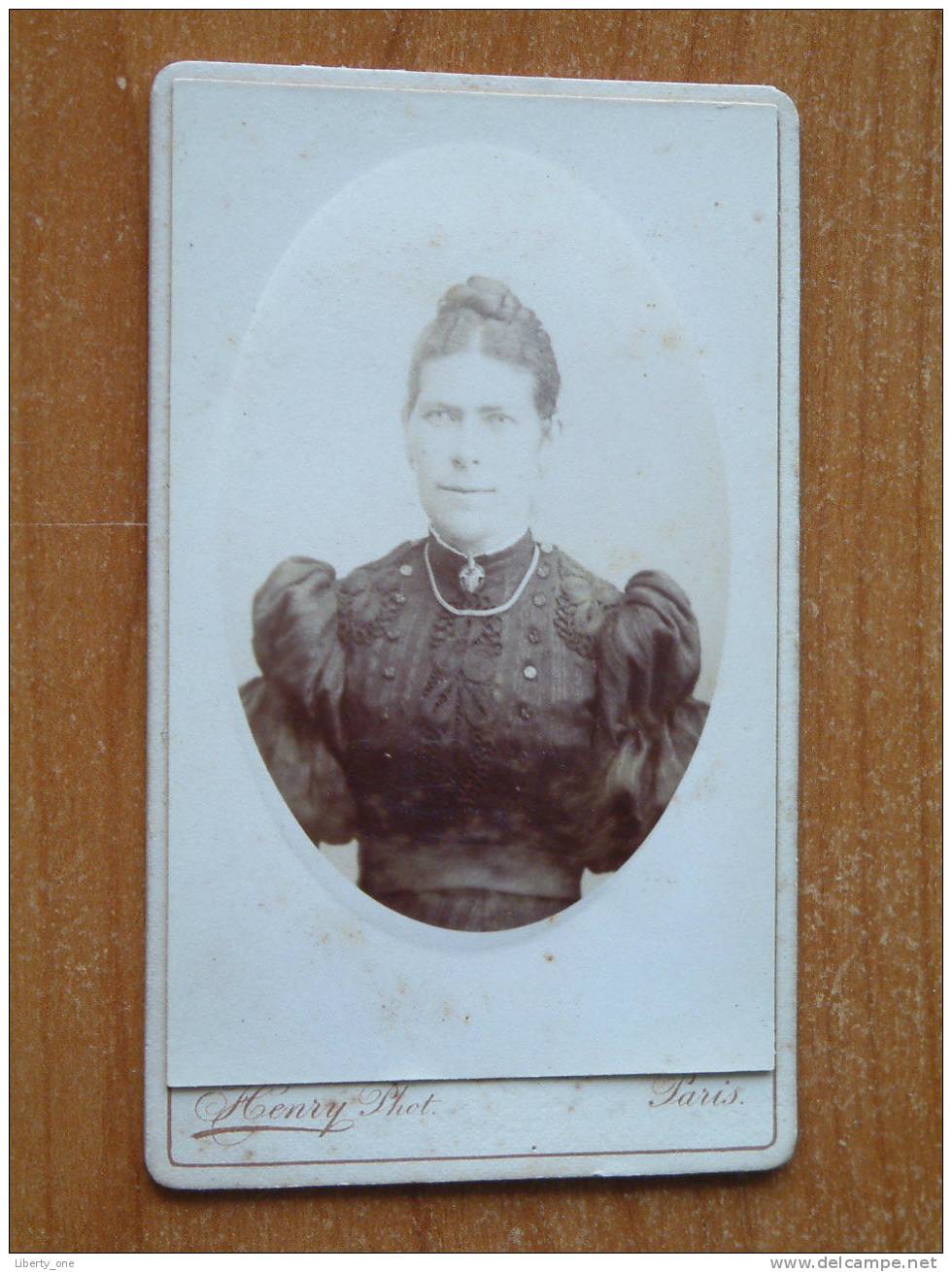 DAME / FEMME ( CDV - Photo HENRY - PARIS ) / See Photo For Details !! - Ohne Zuordnung