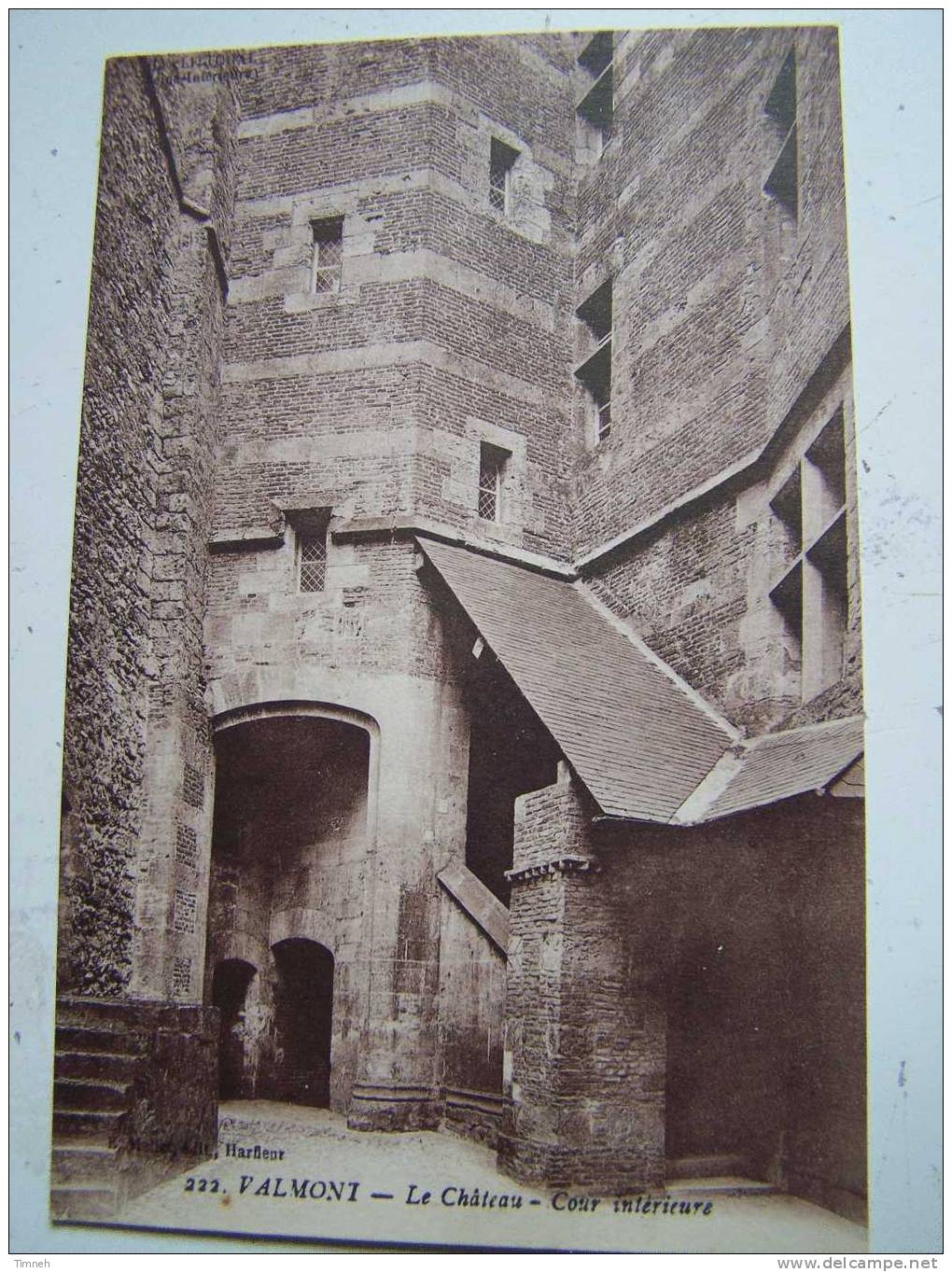CPA. N°222. VALMONT Le Château Cour Intérieure - - Valmont