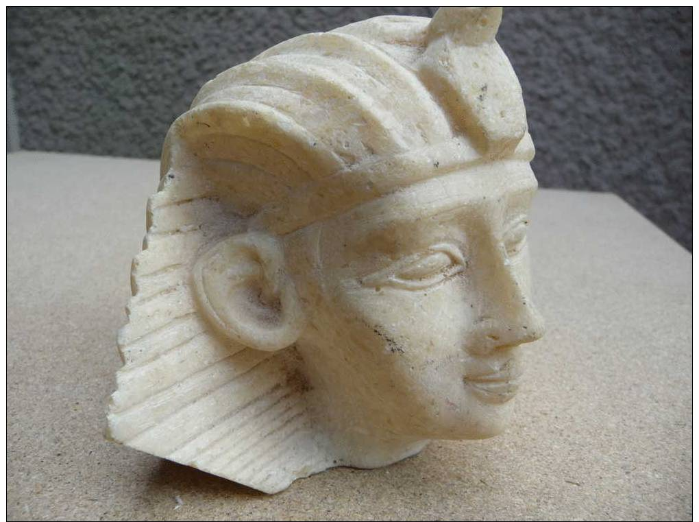 Morceau d'Ancienne Tête de Pharaon Egyptien - Piece of Ancient Head of Egyptian Pharaoh