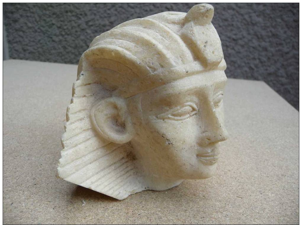 Morceau d'Ancienne Tête de Pharaon Egyptien - Piece of Ancient Head of Egyptian Pharaoh