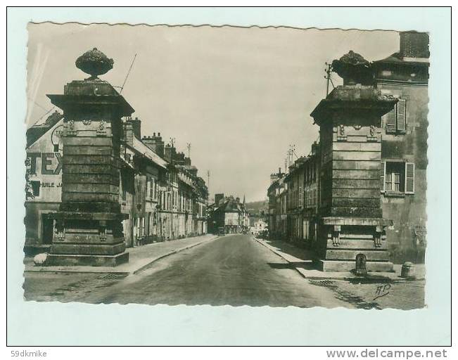 CP Magny En Vexin - Piliers De La Porte De Paris - Magny En Vexin