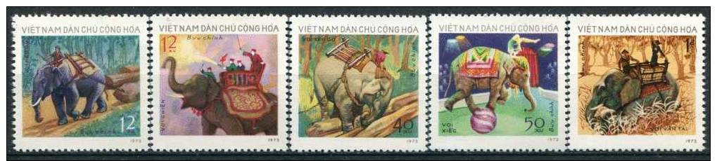 NORD VIETNAM N° 808 / 812 (*) "éléphants" - Vietnam