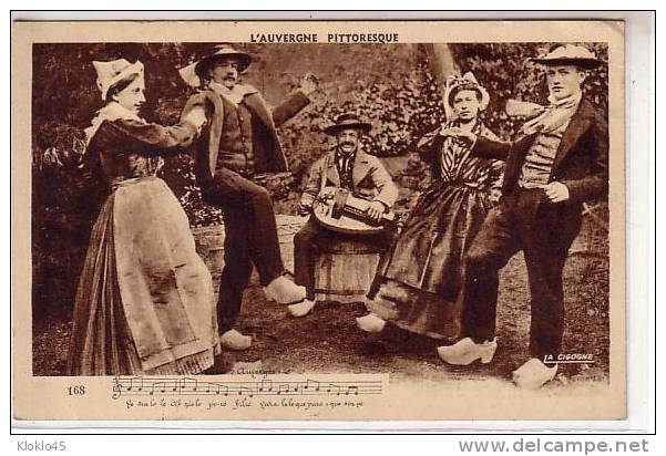 Folklore - Bourrée D´Auvergne - 2 Couples En Costume Traditionnel Dansant Autour Du Vielleur - AUVERGNE PITTORESQUE - Music