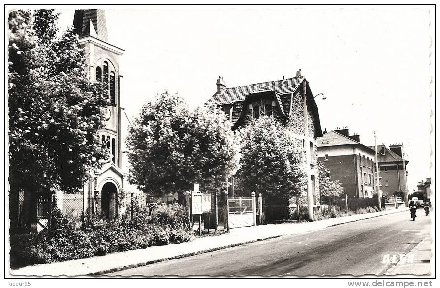 93 LE BLANC MESNIL - Avenue De La Republique - L Eglise - Le Blanc-Mesnil