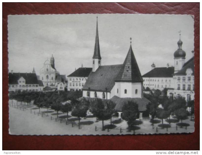 Altötting - Kapellplatz Mit Basilika - Altötting